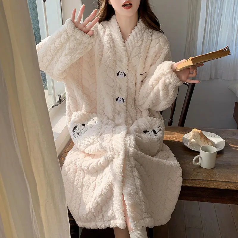 Kawaii Mädchen Samt Nachthemden Roben lässig Lounge wear V-Ausschnitt Einreiher Plüsch Pyjama Bade mäntel lange Nachtwäsche für Frauen