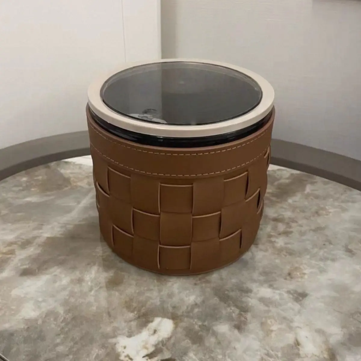 

‌ Кожаное мусорное ведро ручной работы с седлом | Корзина для мусора с несколькими поверхностями для рабочего стола, автомобильной консоли и прикроватной тумбочки, компактный винтажный домашний декор