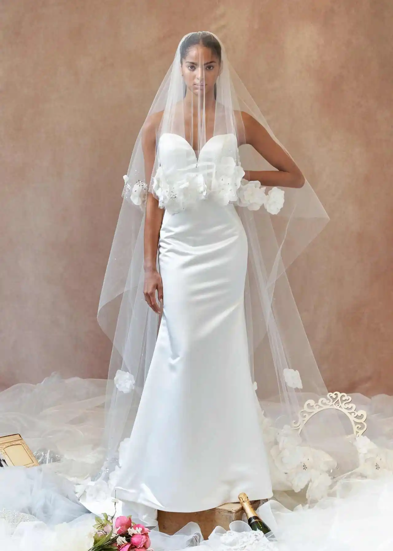 Designer Bridal Veil Sequins 3D Flower Two-Layer Chapel Length Wedding Dresses Veil For Women Voile Bride Accessories