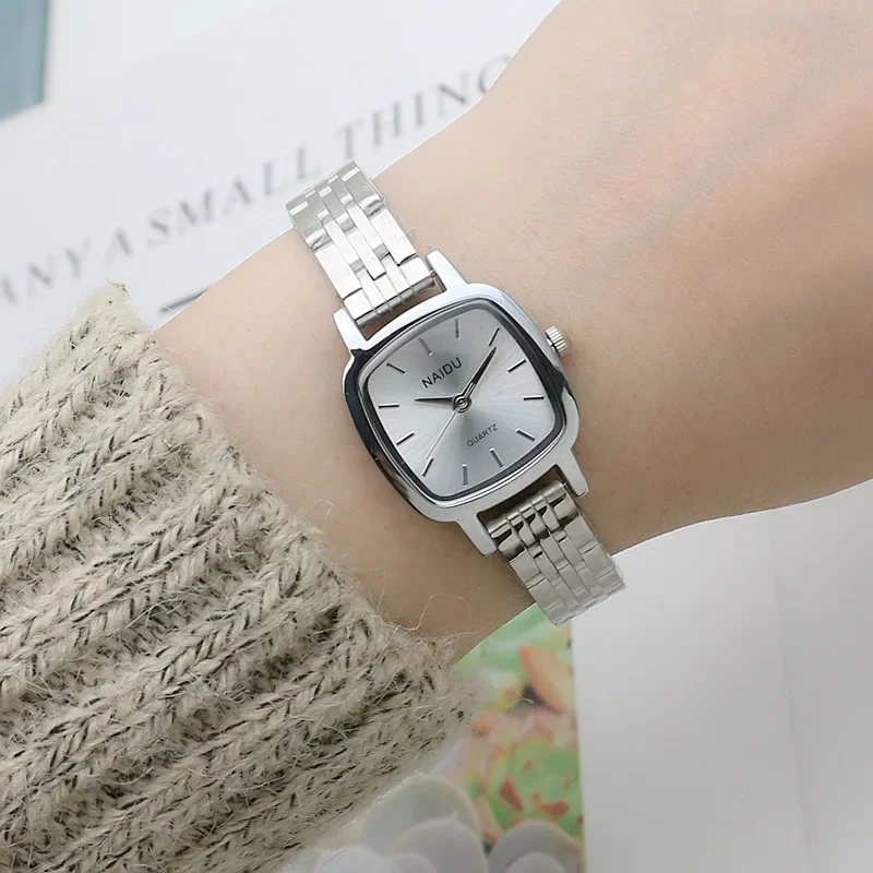 جديد السيدات الساعات أزياء المرأة ووتش أعلى الفاخرة حزام ناقل من الفولاذ الكوارتز ساعات المعصمMontre فام الحد الأدنى كوارتز ساعة اليد