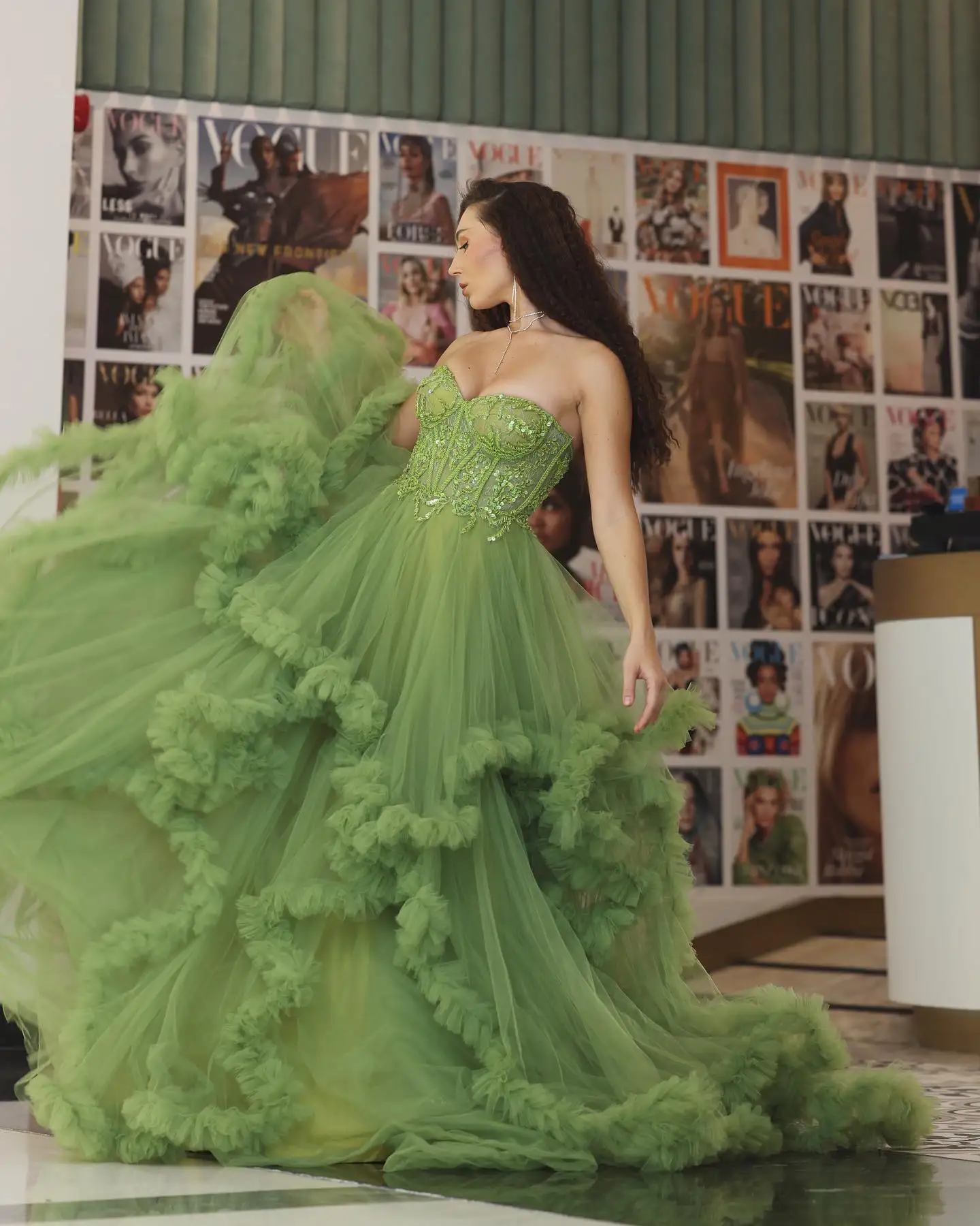 Couture Grass Green Ruffles Trimmed Long Tulle Event Party Dresses Delicate Appliques Sweetheart A-line Long Wedding Gowns