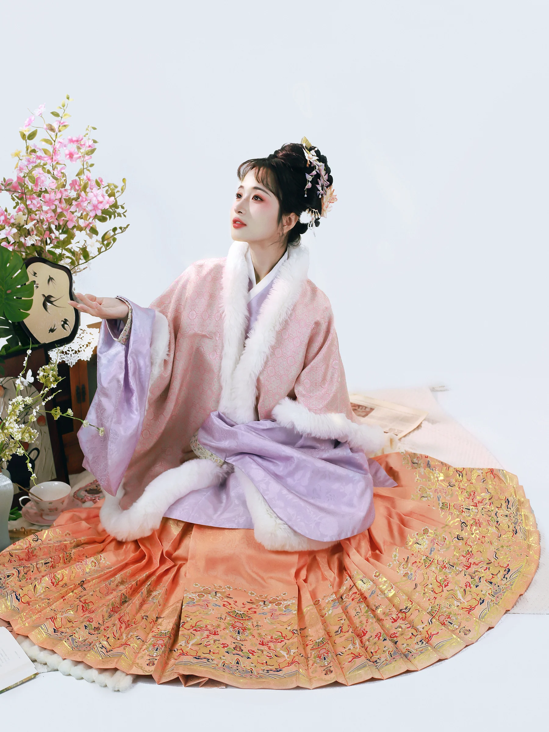 Elely Dopasowany płaszcz z plisowaną spódnicą z brokatu Sichuan dla kobiet, modna odzież wierzchnia Hanfu idealna na jesień.