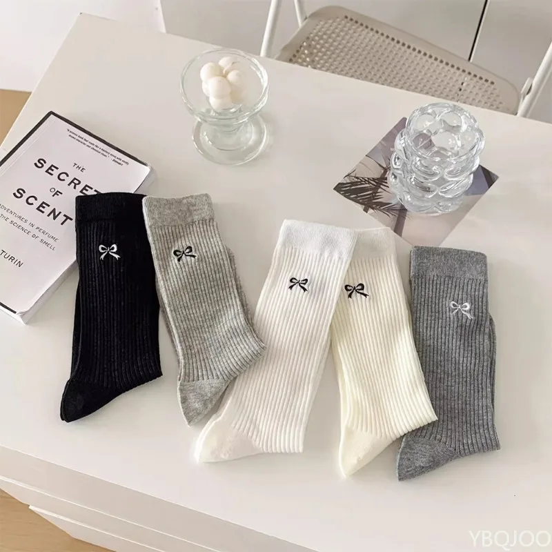 5 أزواج من الجوارب الطويلة غير الرسمية ذات اللون الصلب خفيفة الوزن ومسامية وناعمة ومريحة للنساء بعقدة على شكل فراشة جوارب متوسطة الطول #2