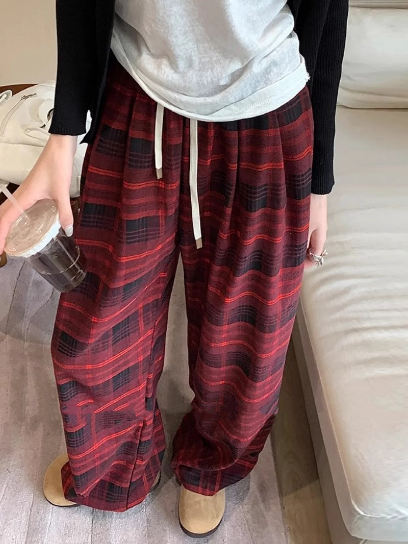 Pantaloni scozzesi coreani da donna di nuovo stile invernale, a vita alta, foderati in pile, spessi, larghi, casual, caldi, versatili, pantaloni a gamba larga da pendolarismo