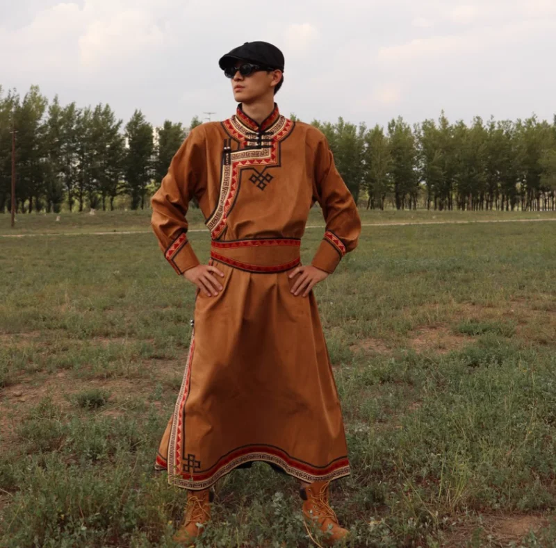 Spettacolo quotidiano in costume da uomo con abito mongolo cinese