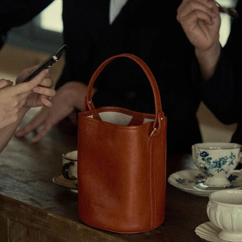 

Small fall and winter new handheld bucket bag hand carry to work female commuter bag bag can single shoulder crossbody bags