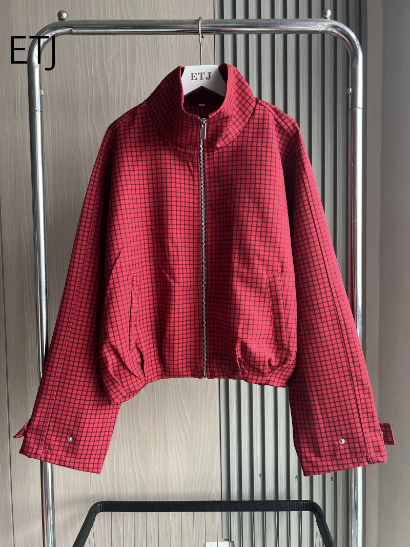 ETJ 2026 Damen Rote Karierte Harrington-Jacke, Kurz Geschnitten, Oversized, Stehkragen, Reißverschluss, Racer-Mantel, Vintage-Gittermuster, Streetwear-Oberbekleidung – Detail 3