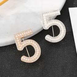 Classic Rhinestone Number 5 Brooches For Women Luxury Designer Trendy Crystal Pearl Brooch Pin Clothing Accessories Jewelry Gift