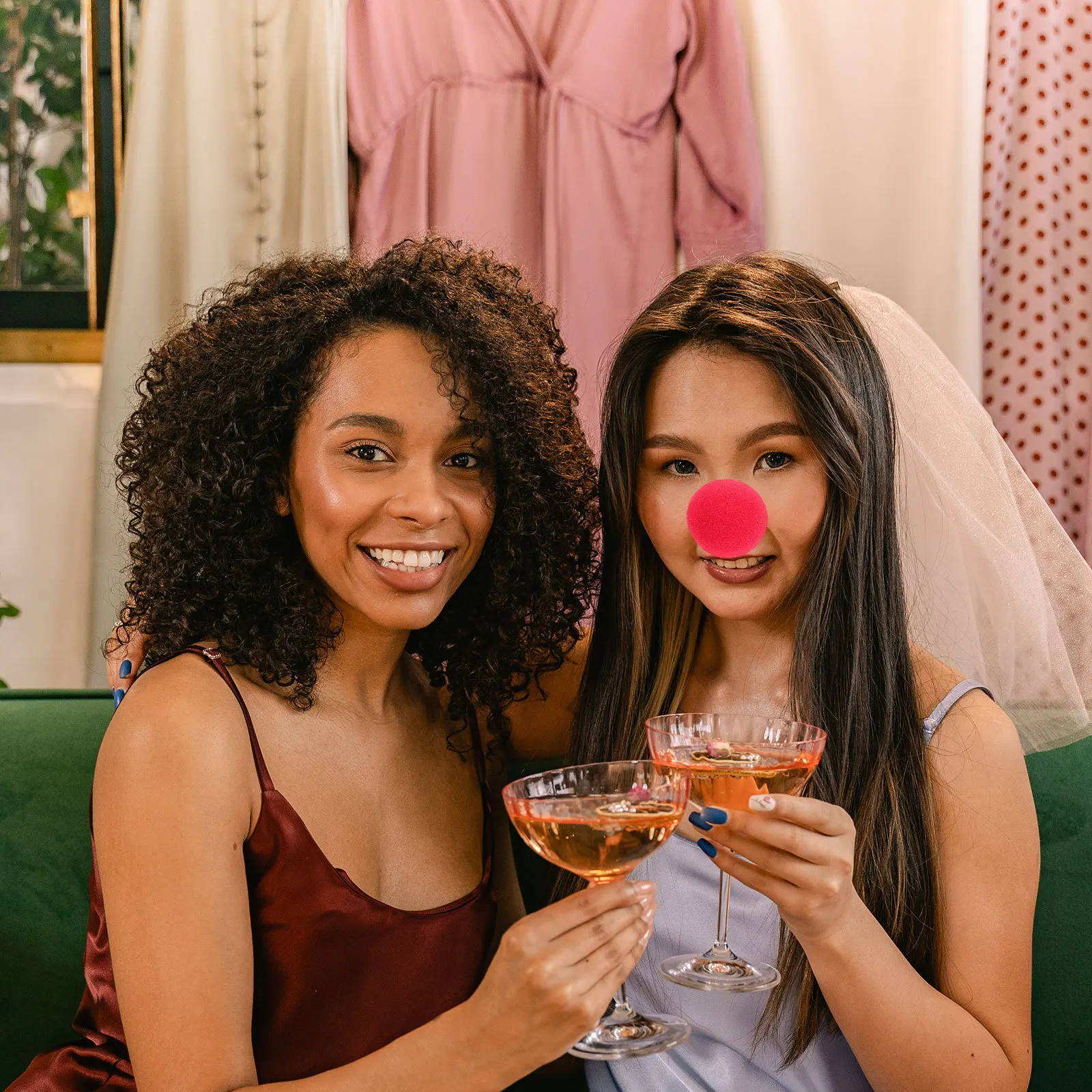 10 pezzi puntelli per naso da clown materiale in spugna rossa leggero e confortevole da indossare per decorazioni per feste di Natale di Halloween