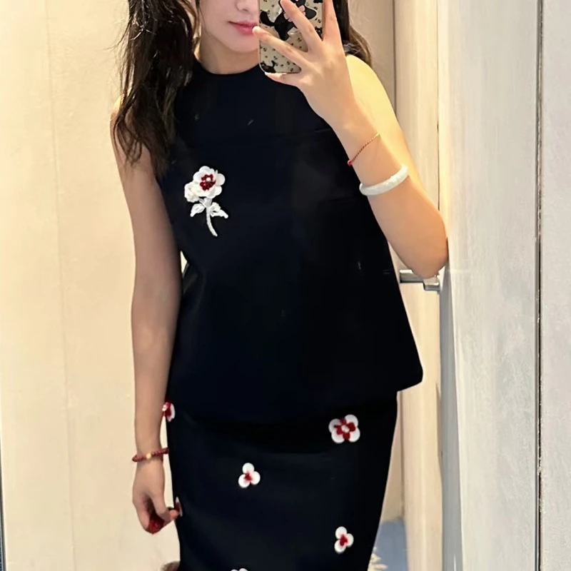 

Fresh and Sweet Three-dimensional Flower Beads, Comfortable Decoration, Beautiful, Gentle and Fashionable Outer Vest Top
