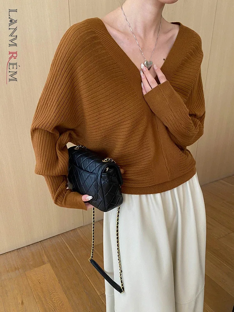 

[LANMREM] Bat Sleeve Design Knitting Pullover Sweater For Women V Neck Gathered Waist Fit Tops 2024 Winter New Clothing 26C514