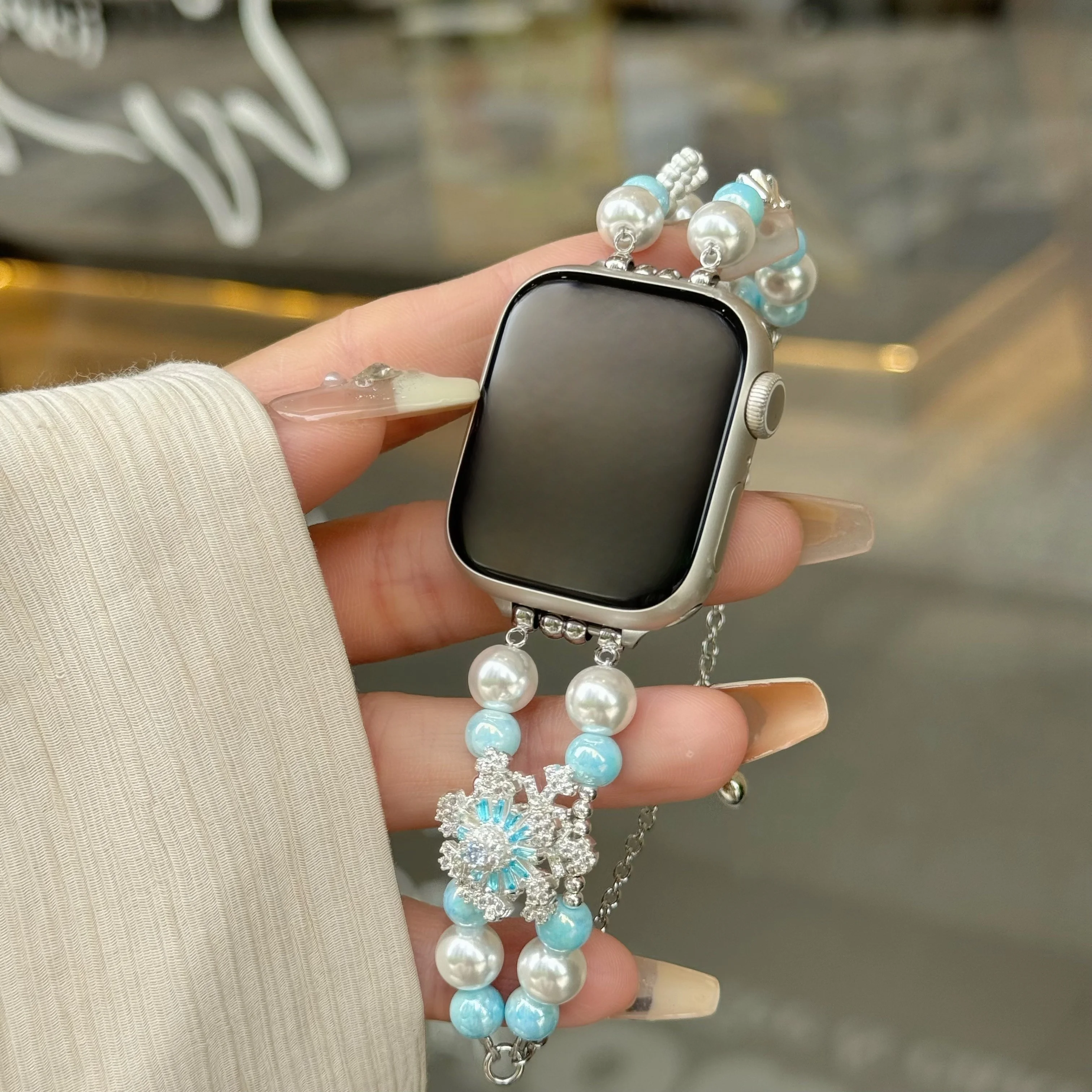 

Compatible with iWatch strap 38mm 40mm 41mm 42mm 44mm 45mm 49mm rotating snowflake pearl chain fashion strap