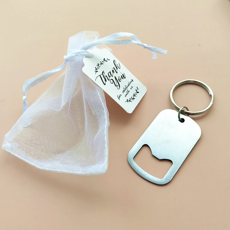 50-100 stuks Gepersonaliseerde Gegraveerde Sleutelhangers Flesopener Bruiloft Gunsten Cadeaus Voor Gasten Feest Doop Aangepaste Souvenir Met Kaart
