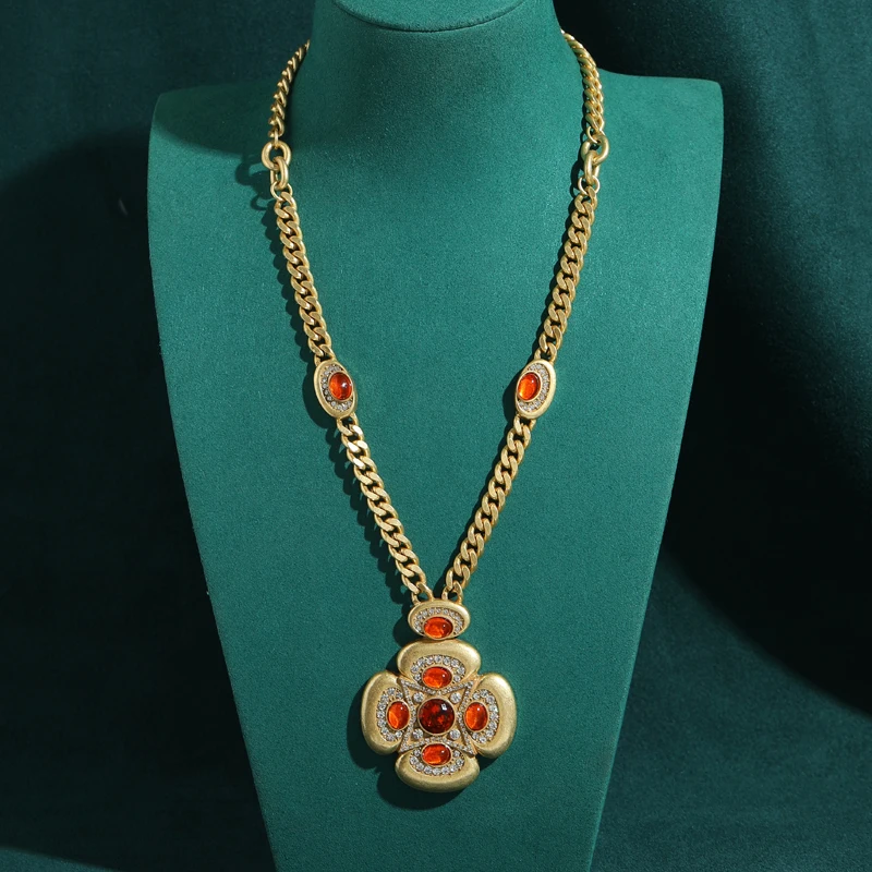 

Vintage Jewelry Accessorie Long Red Glaze Pendant Flower Necklaces For Ladies Gold Color Link Chain Sweater Woman Wedding Luxury