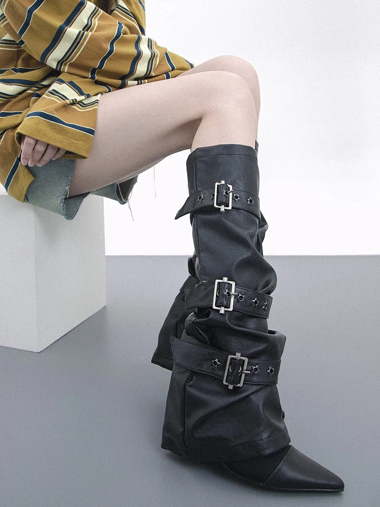 [EAM] Black Buckle Rivet Pu Leather Leg Warmers Knee Sleeve Personality Women New Fashion All-match Spring Autumn 2026 1DK0284