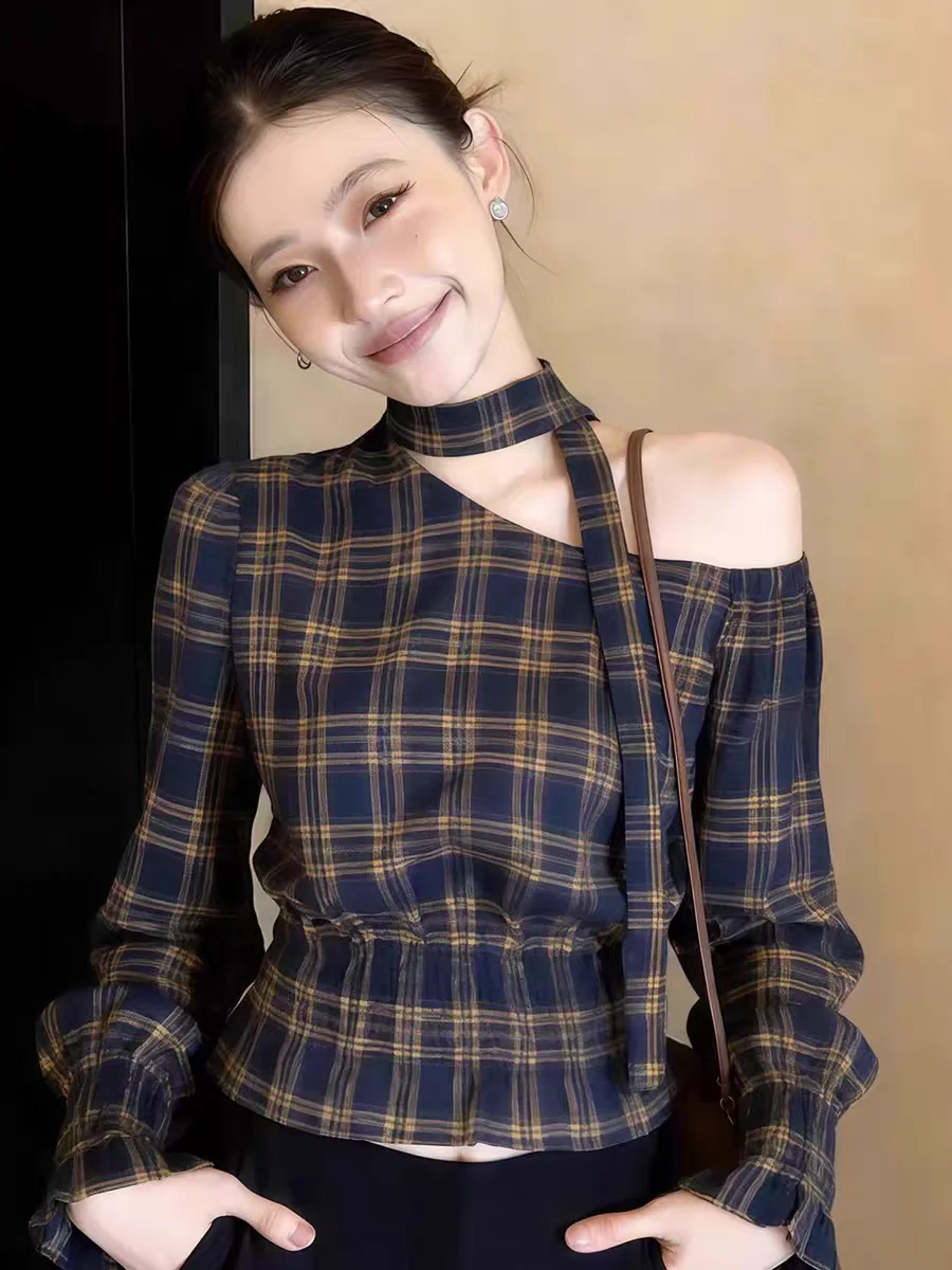 

Retro Plaid Women's Shirt Design Sensation Shoulder Bared Neck Hanging Waist Inward Spring Fashion Unique Attractive Small Shirt