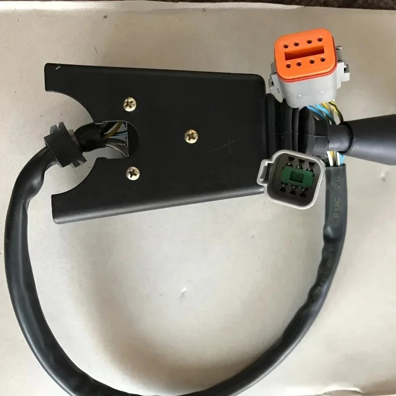 

60020396 Рычаг переключателя передач многофункциональный 56-24-3 COBO 01-0851-0000