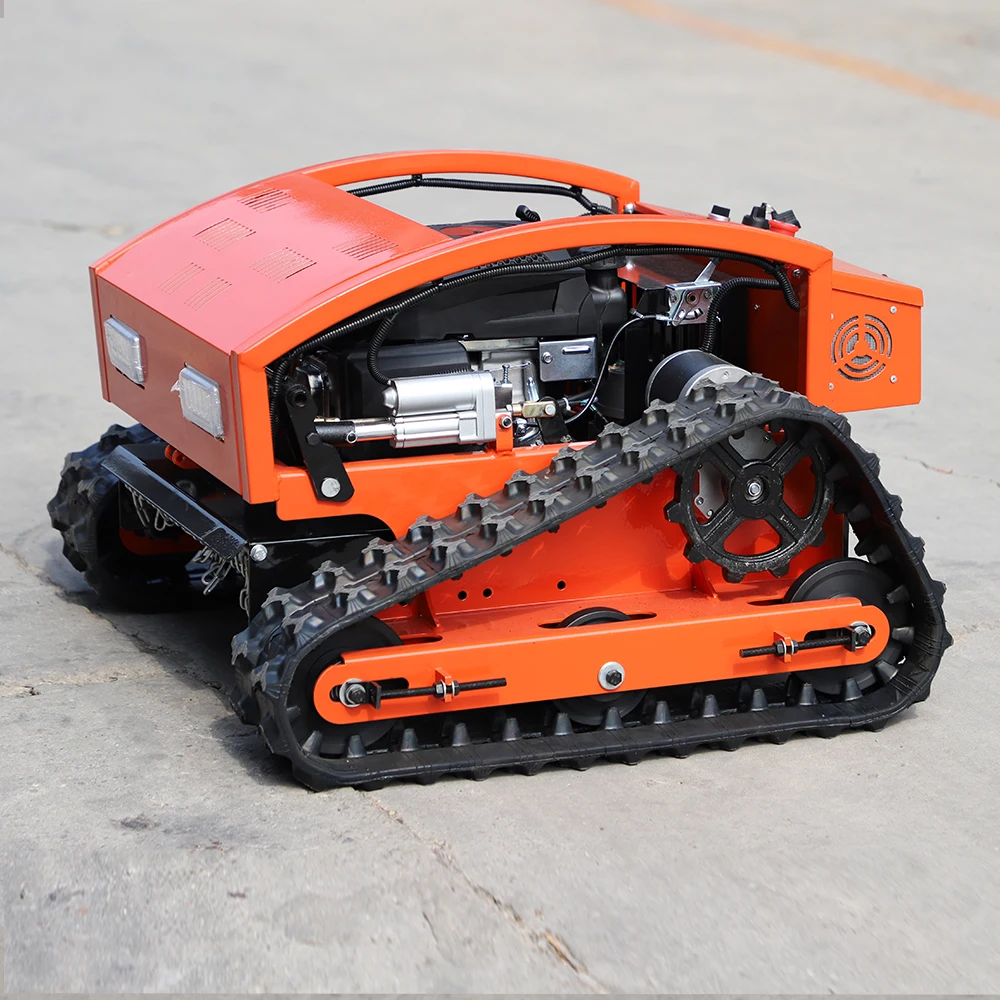 Kosiarka z zerowym promieniem skrętu, szerokość skoszenia 50 cm, dedykowana do pielęgnacji trawników na placach golfowych, kosiarka zdalnie sterowana na gąsienicach.