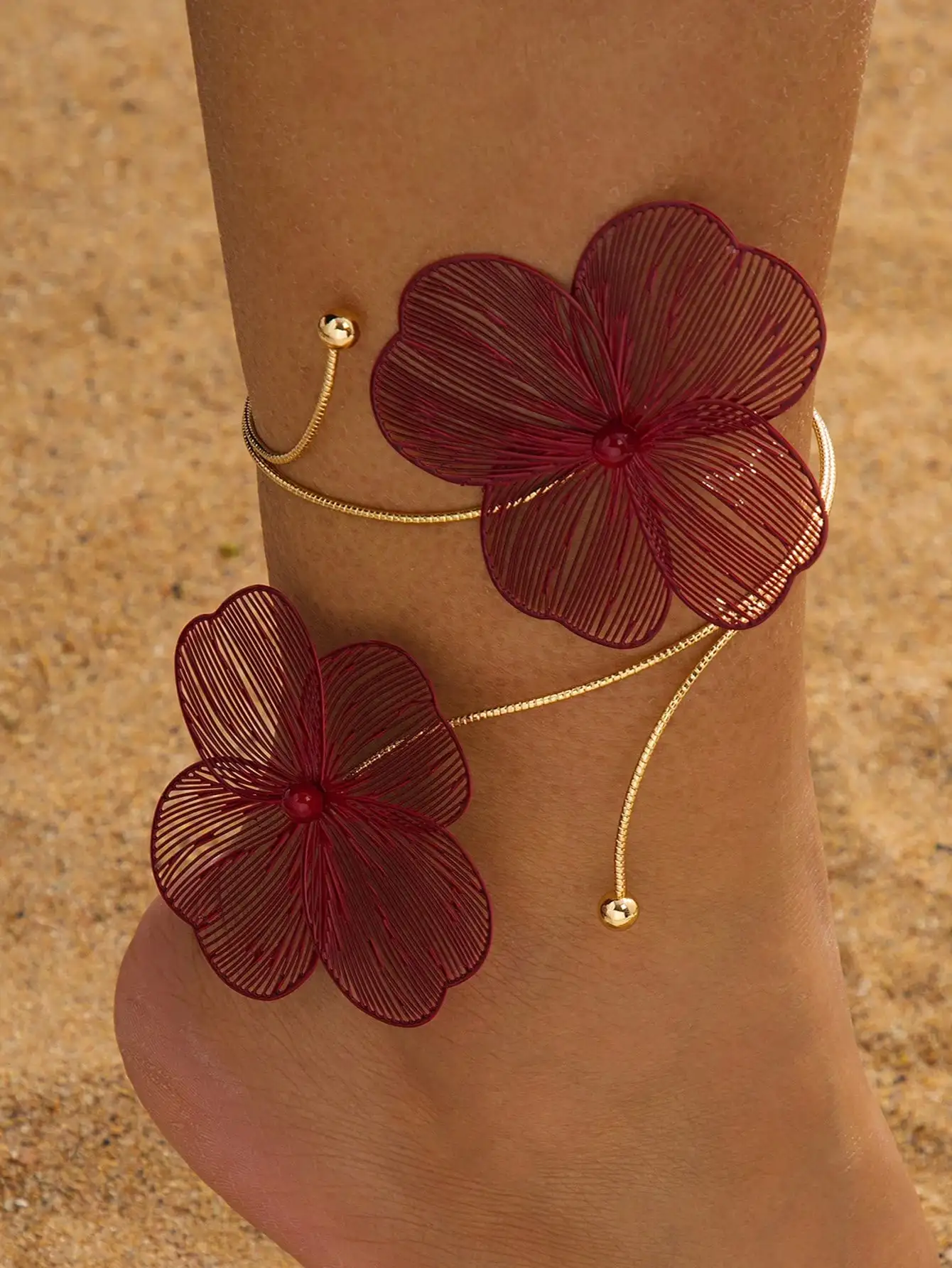 

Hollow Flower Bracelet, Adjustable Design In Wine Red Color, Jewelry Gift For Women, Suitable For Beach Party
