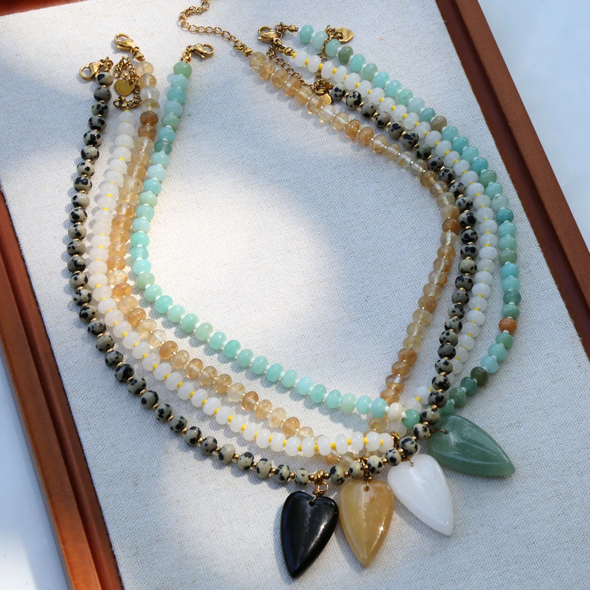 Sweet and popular handmade natural heart stone pendant necklace for autumn girls' daily outfits Fashion party Jewelry