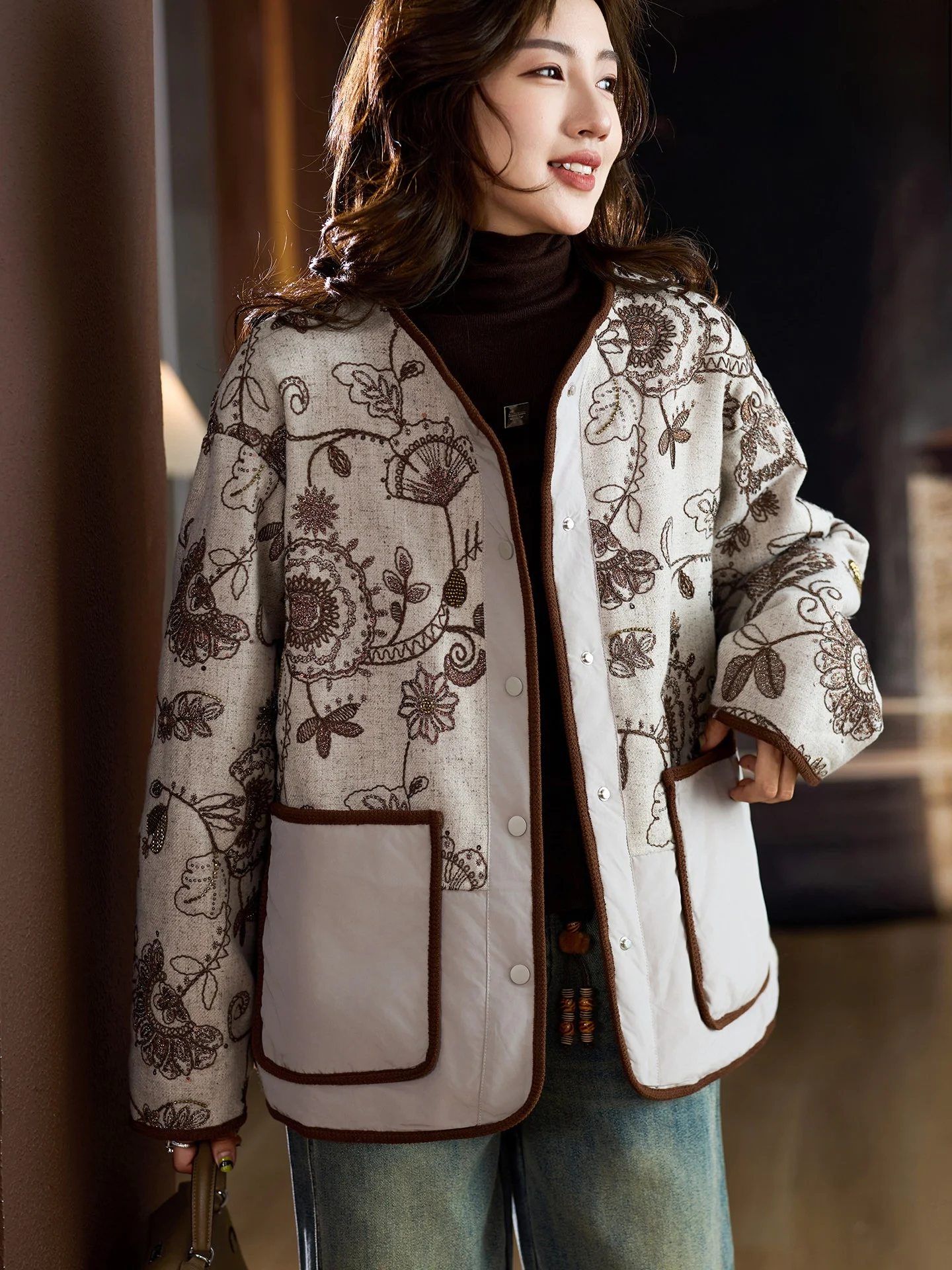

Утепленная вышитая куртка из льна и хлопка для женщин, новая зимняя модель больших размеров, модная уличная одежда в китайском стиле