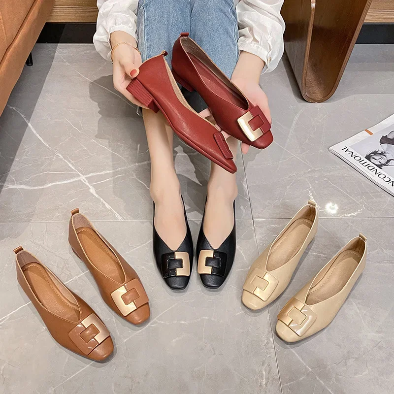 

2024Woman Square Toe Low Heeled Metal Decoration Red Mary Janes Cute Casual Ballerina Female Flats Elegant Soft Soled Flat Shoes