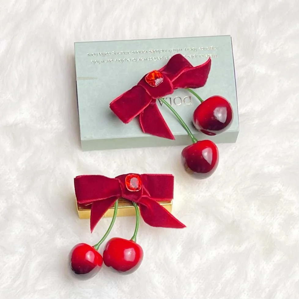 

Набор из 8 заколок для волос в форме вишни, красные бархатные заколки-бантики в форме вишни, боковые заколки, заколки для челки, аксессуары для волос, отличный подарок для вечеринок и встреч.