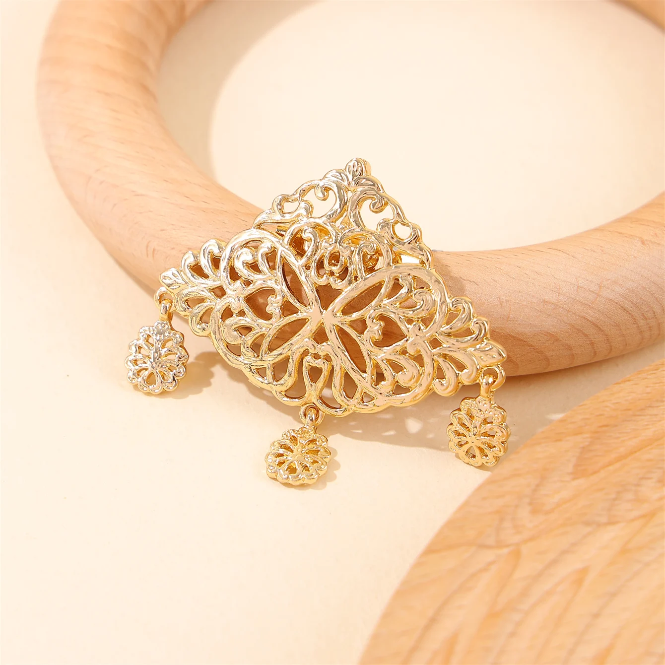 Vintage material zinc alloy brooch Women's crystal brooch Jewelry flower shape branded design caftan pin dress badge