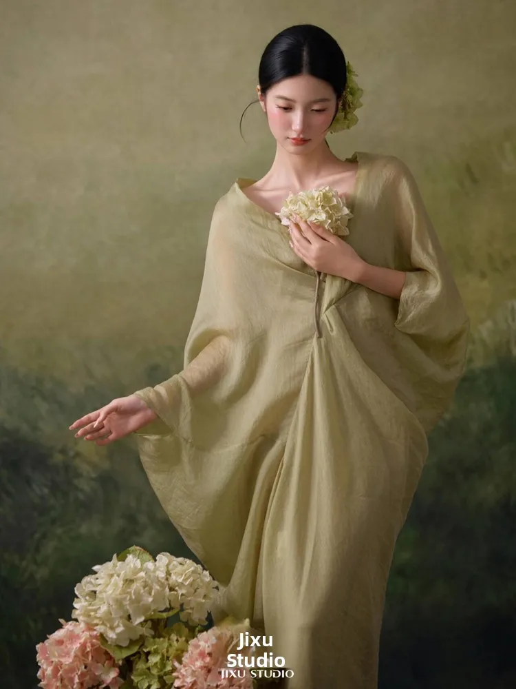 

2026 New Chinese Style Cold Atmosphere Spring Zen Personal Healing Series Photography Artistic Portrait Clothing Stage Costume