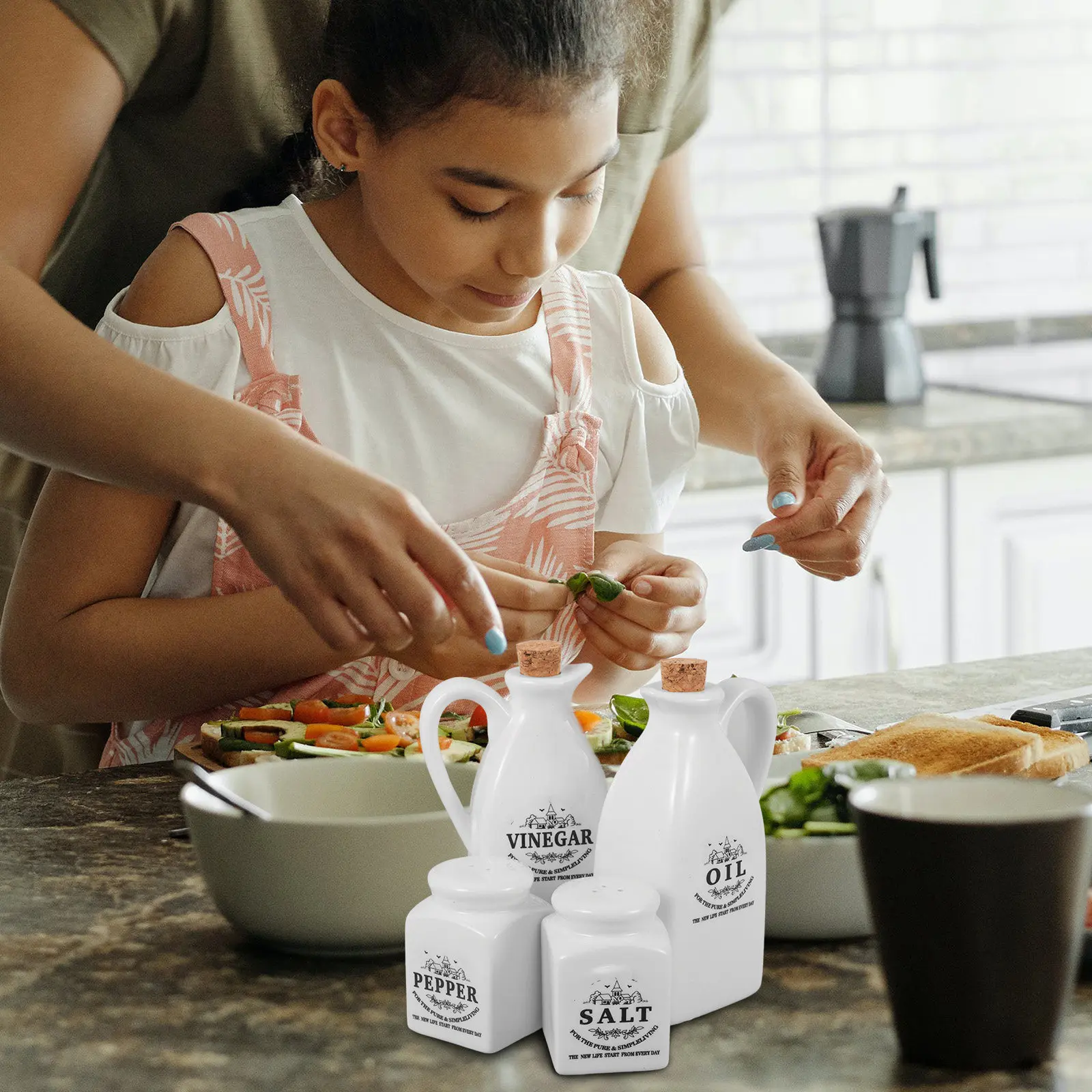 

Набор из 4 керамических бутылок в японском стиле для приправ: дозаторы для масла, уксуса, соевого соуса. Практичные кухонные контейнеры для хранения.