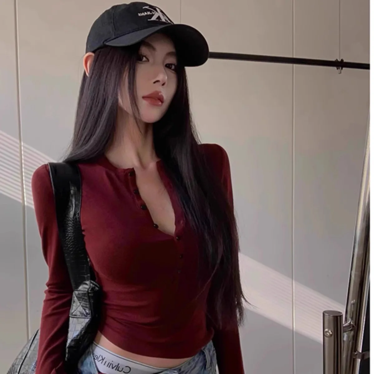 American Style White Enhancing Long Sleeve V-Neck Women's T-Shirt Slim Fit Sweet Style Base Shirt Trendy Top for Ladies