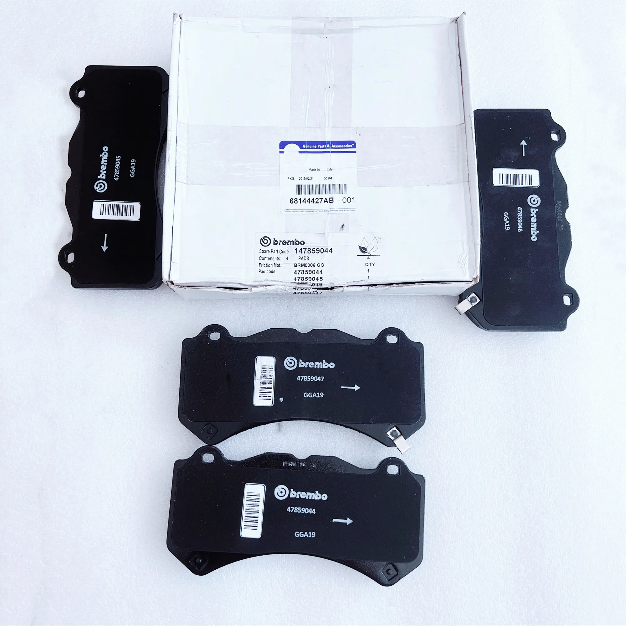 

OriginalFront Pad Kit (Front Brake Pad Kit) 68144427AA, 68144427AB Applicable: Jeep Grand Cherokee, Jeep Grand Cherokee SRT82012