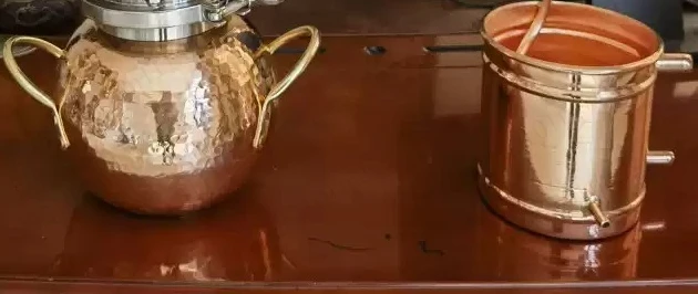 Distiller, small ancient distillation equipment for household use