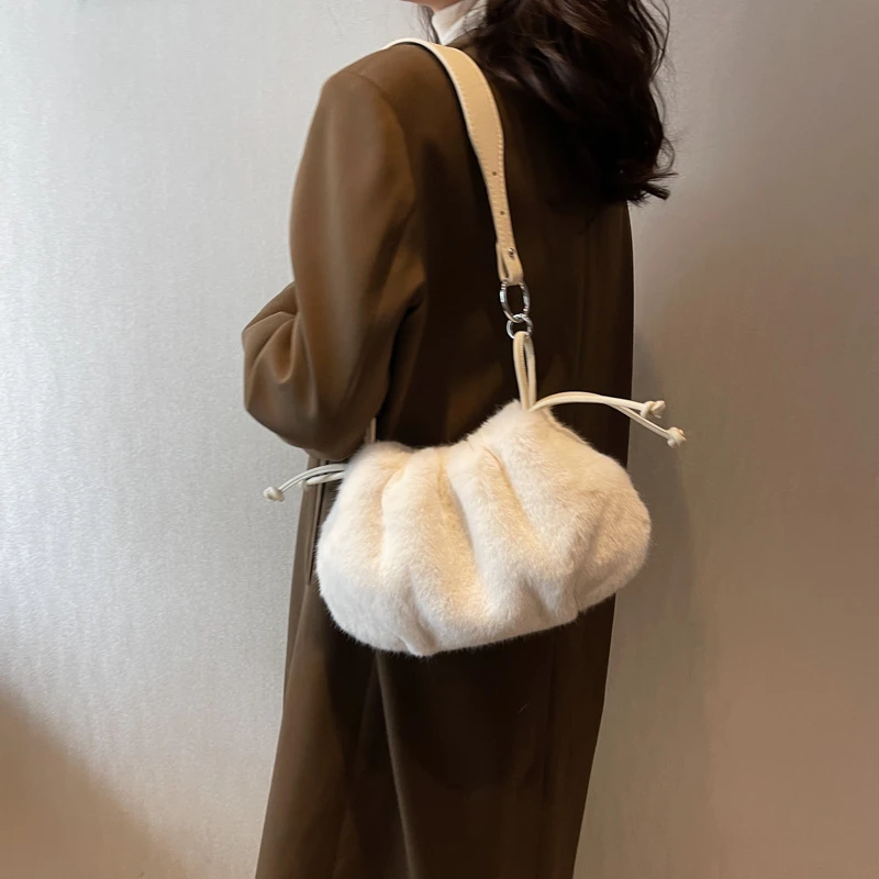 

String Plush Women's Bag 2025 Korean Hobos Fluffy Messenger Bag Y2K Furry Pleated Designer Luxury Handbag Faux Fur Shoulder Bag