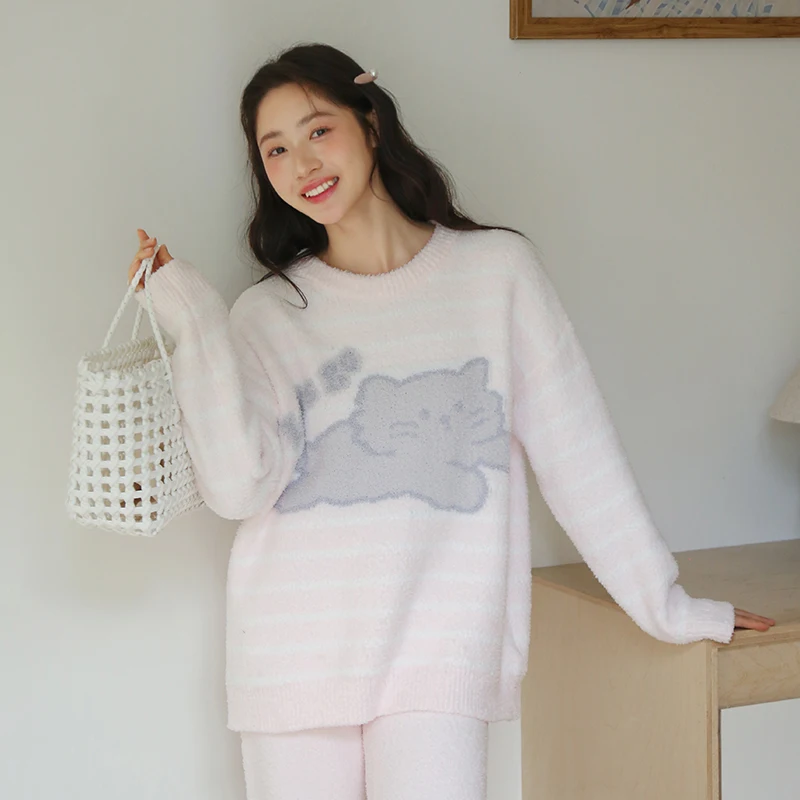 بيجامة سميكة بخطوط قطط ناعمة على الطراز الكوري للخريف والشتاء