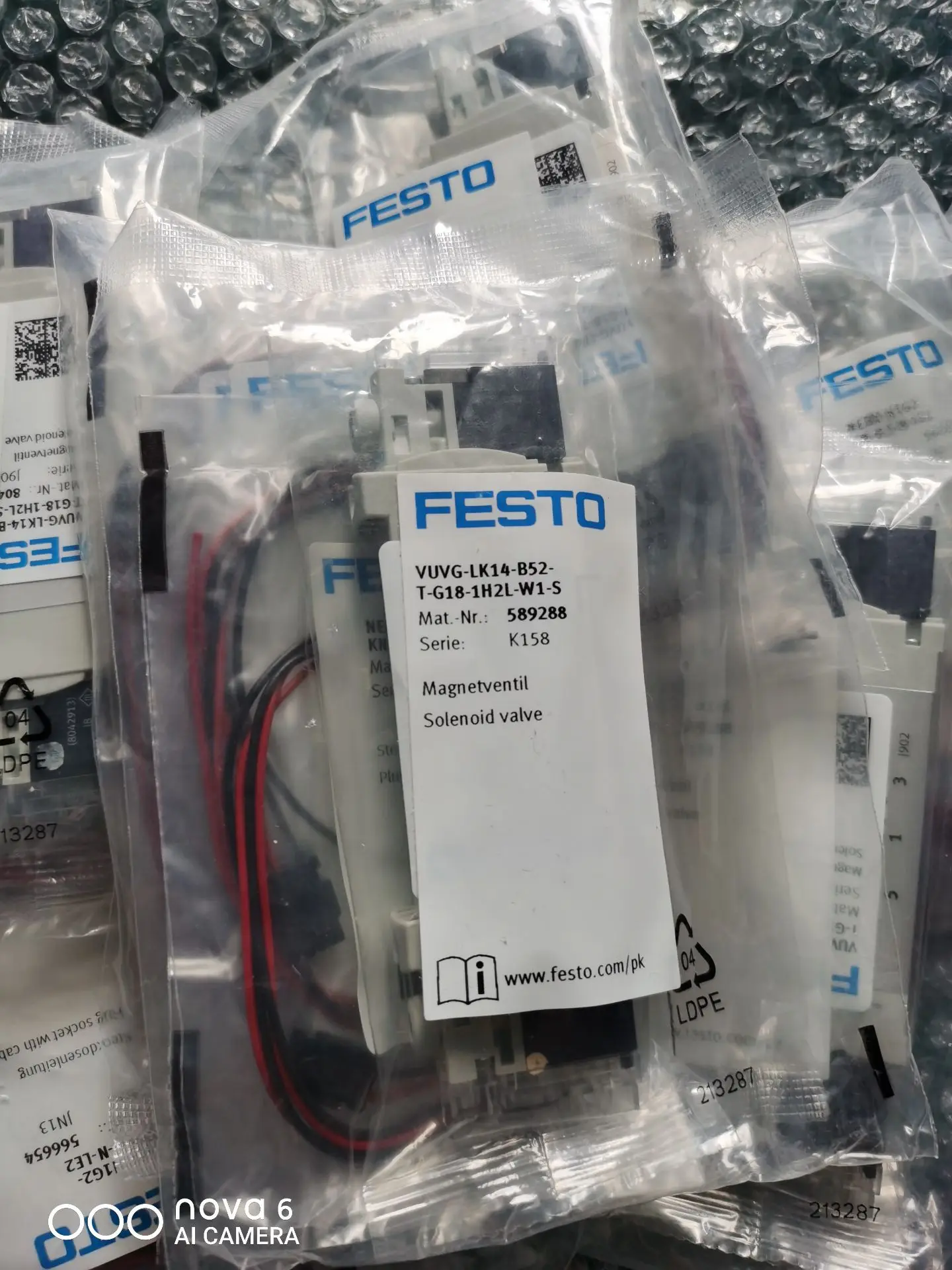 FESTO   Electromagnetic valve VUVG-LK14-B52-T-G18-1H2L-S 8042564 589288 brand new in stock