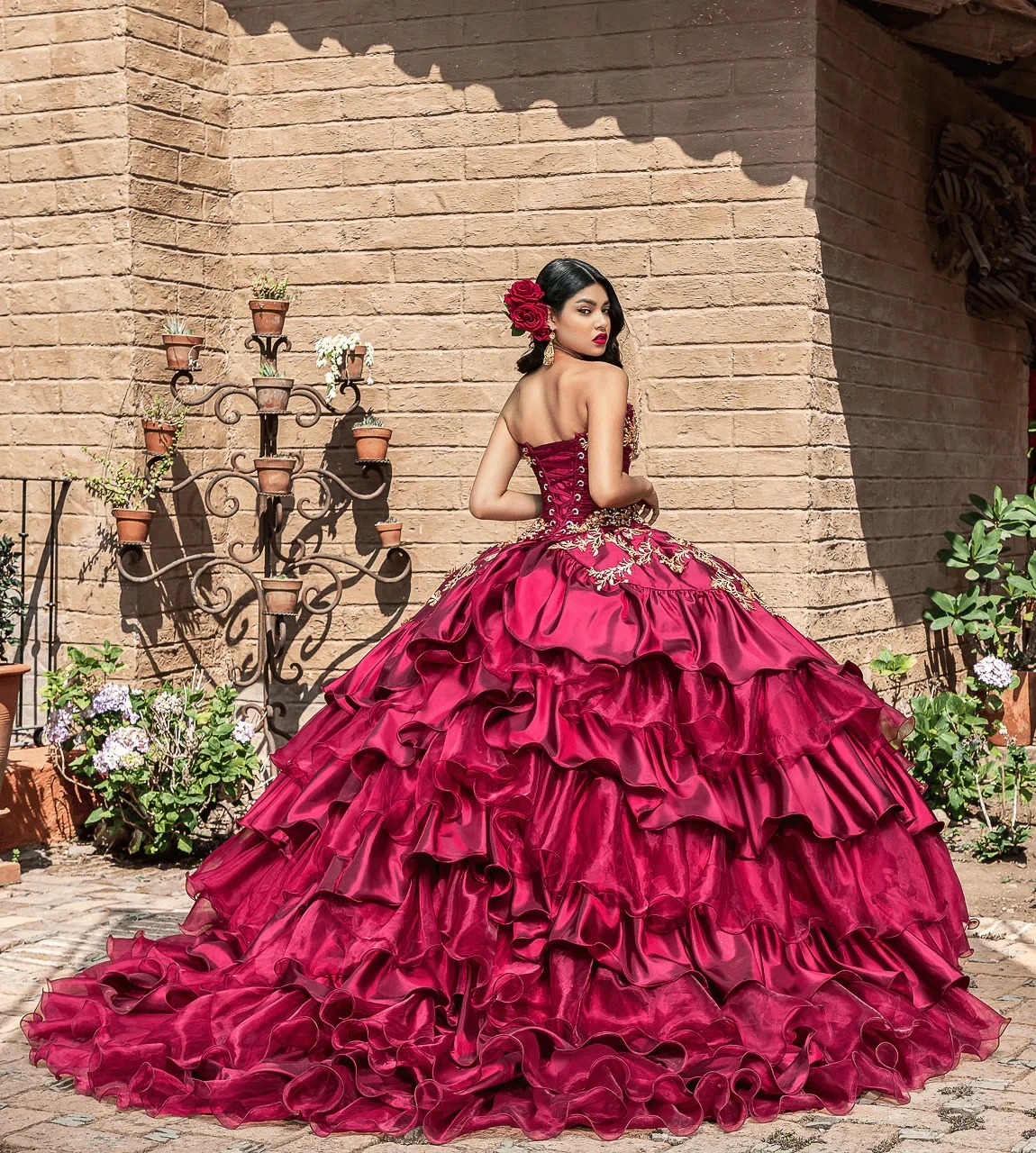 Gaun gaun pengantin Burgundy Charro Quinceanera gaun bola applique berjenjang Organza gaun Gaun panjang 16 "Manis Meksiko 15 Anos