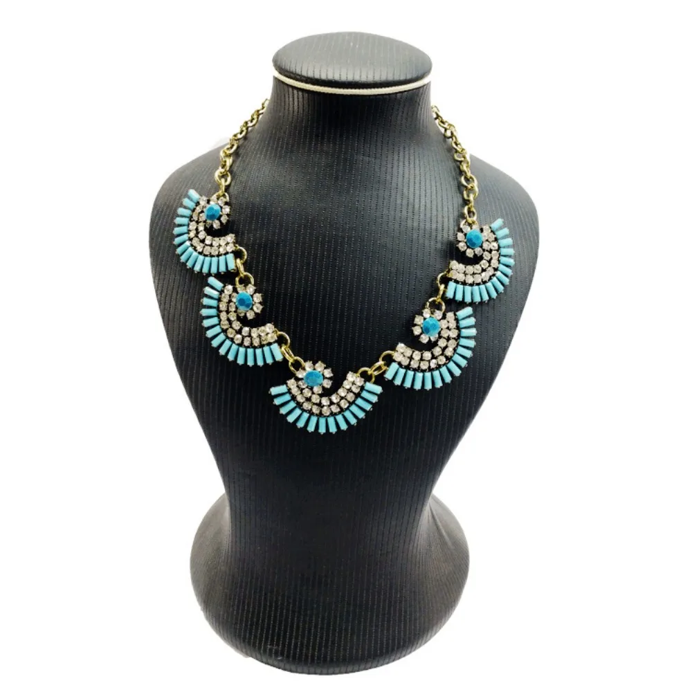Retro Fan-shaped Necklace Women's Personalized Short Accessories Diamond Necklace