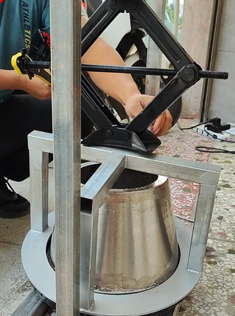 8.5/10 Inch Electric Scooter Non-inflatable Solid Tire Honeycomb Tire Simple Pressing Machine Tool