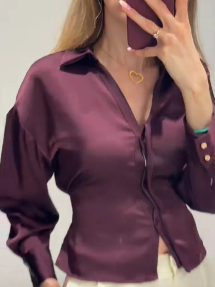 Eleganckie jesienne bluzki damskie, codzienne bluzki z dekoltem w serek, zapinane na guziki, pulowery, topy, satynowe bluzki sznurowane, nowa moda damska 2025.