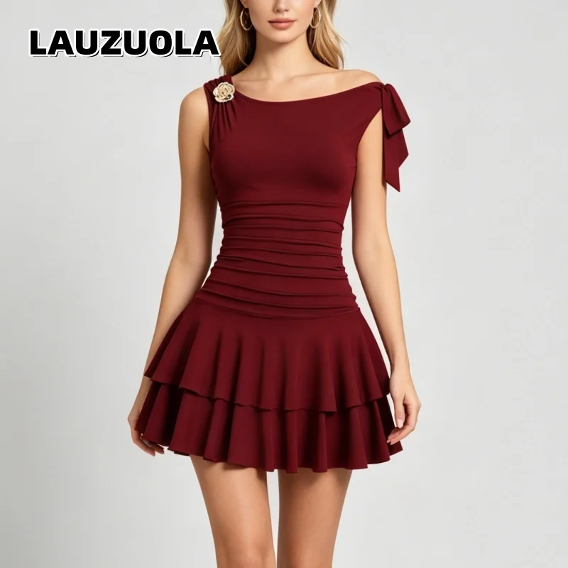 Vestido Mini de Fiesta para Mujer con un Hombro Descubierto, Fruncido, Ajustado, con Volantes en el Bajo y Broche de Rosa Dorada - Elegante