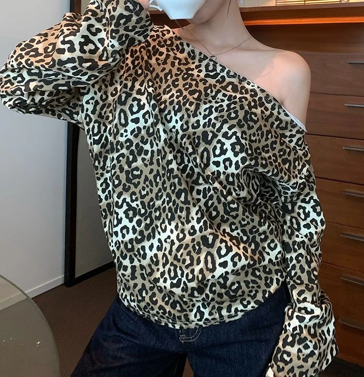 

2025 Spicy Girl Leopard Print Off Shoulder T-shirt for Women's Spring and Autumn New Style Loose Long Sleeved Top Base Shirt
