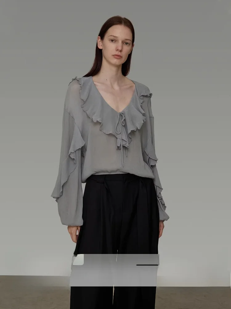 

UNSPOKEN Women's Oversized V-ne irt Spring 2026 New Design Sensation Loose Slimming Top Floral Lace Hemline Commute Sle