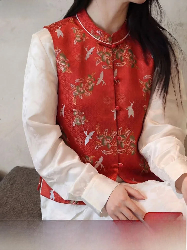 

Красная шелковая куртка Sanga в новом китайском стиле для женщин, традиционная шелковая верхняя одежда для ранней весны, прямой крой, регулируемая посадка.