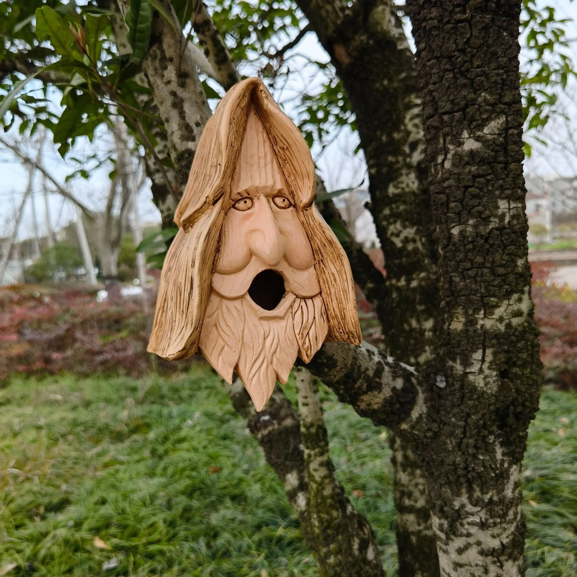 Bird Feeder for Courtyard Decoration, Old Man's Head Hanging Pieces on Trees, Resin Crafts, Birdhouse