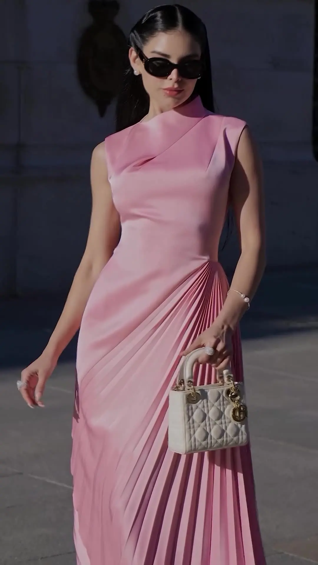 

Pink Women Elegant Pleated Stand Collar Long Dresses Fashion Sleeveless Waist Up Slim Fit Vestidos New Female High Street Robes