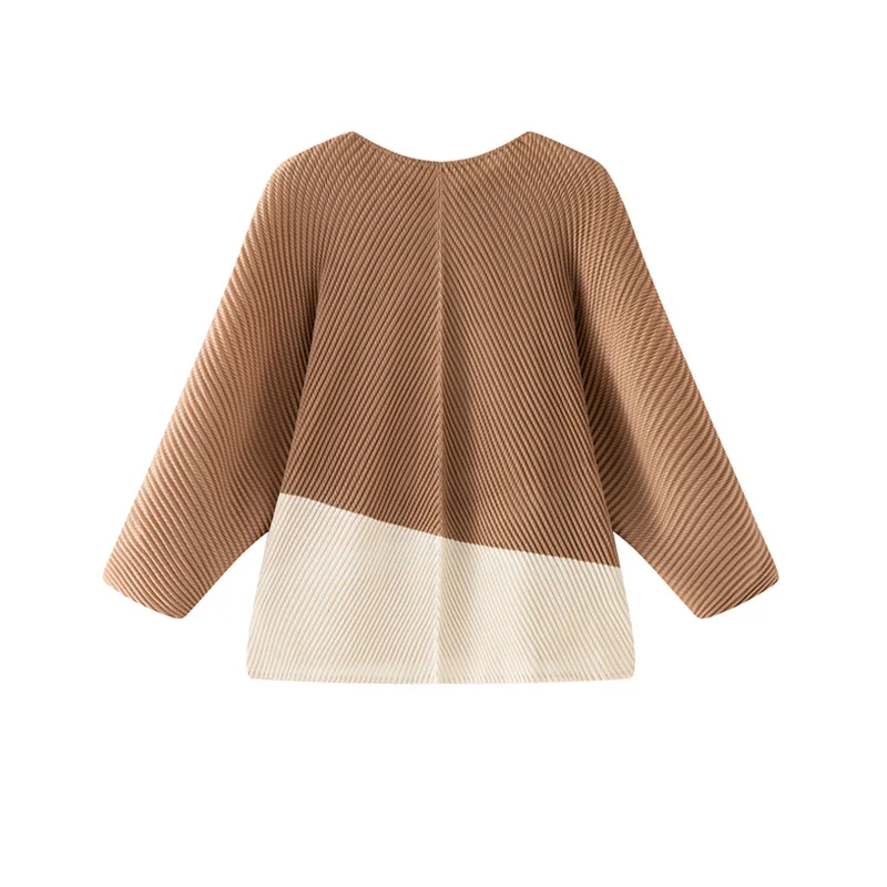 تي شيرت Miyake الجديد المطوي لعام 2025 للنساء في الخريف والشتاء، تي شيرت داخلي متخصص ومتعدد الاستخدامات ورقبة على شكل حرف V وأكمام طويلة للنساء