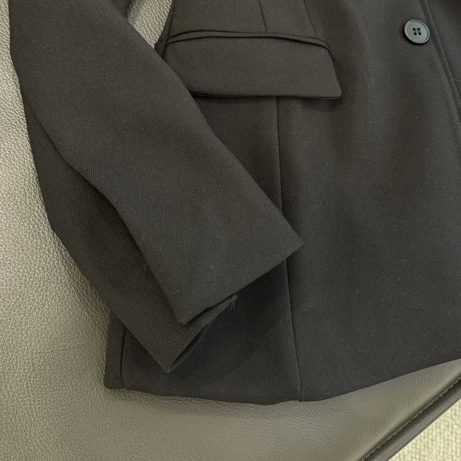 PB&ZA dames 2024 herfst- en winternieuw colbert met revers- en schoudervullingen, korte jas met enkele rij knopen voor woon-werkverkeer