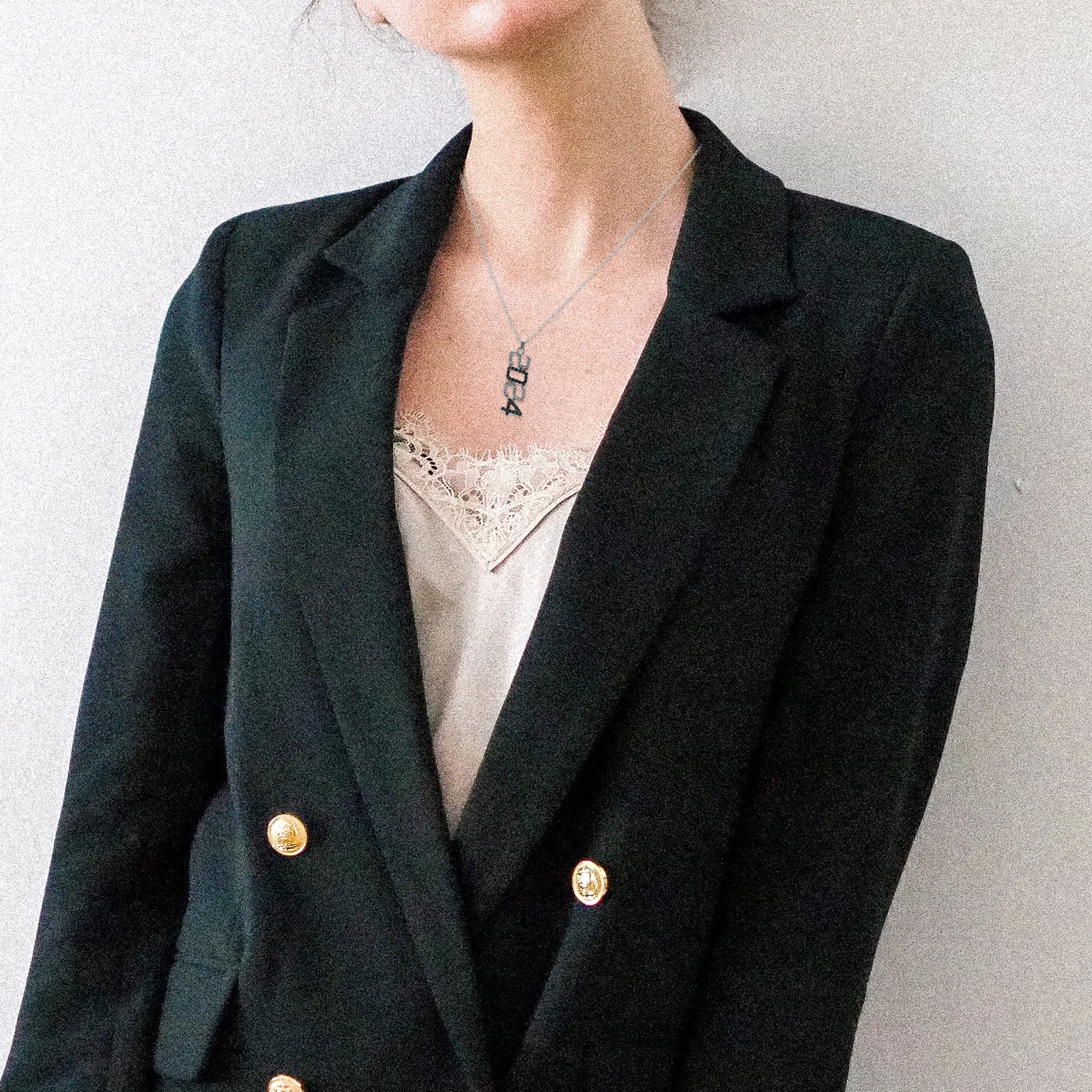 

Class of 2024 Necklace Graduation Pendant Rhinestone Dainty Chain Jewelry for Women Teens Holiday Festival Statement Piece