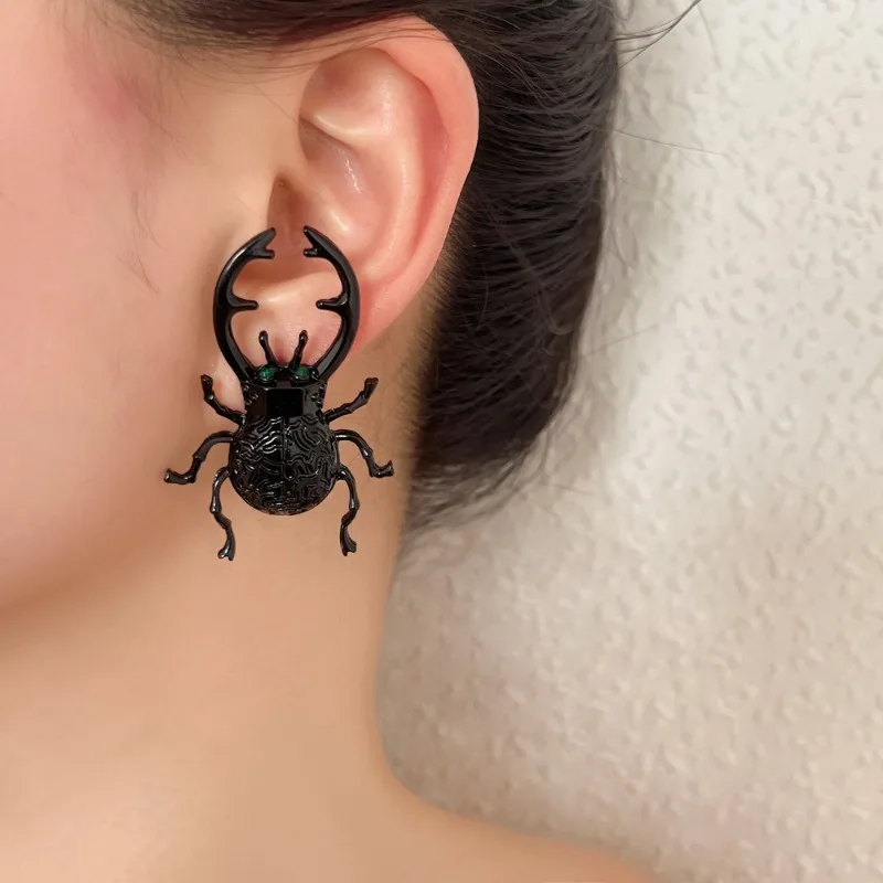 

Personalized and Fashionable Insect Black Beetle Earrings, Trendy Punk Exaggerated Insect Earrings, Hip-hop Rock Party Jewelry